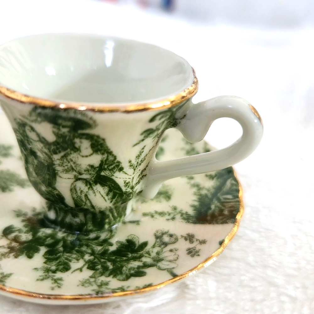 Ivry & green Alice & Wonderland miniture tea cup rare collectible